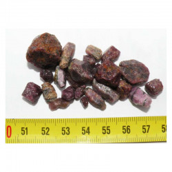 Lot de rubis bruts ( Madagascar - 30 grs - 021)