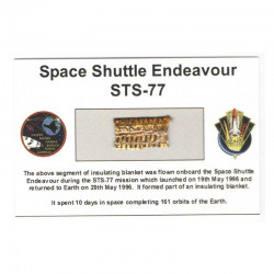 Carte / presentoir avec un fragment Original Nasa STS- 77 ( 016 )
