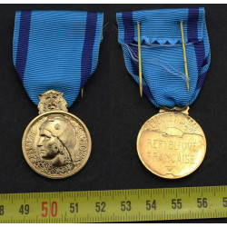 Médaille civile française...