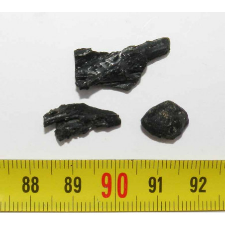 lot d Irghizite noire  ( météorite -Tectite - 2 grs - 025 )