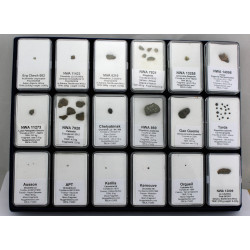 Collection de 18 météorites...