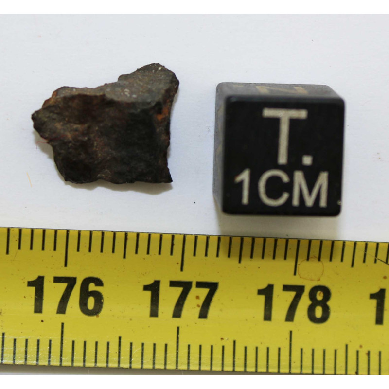 Fragment de Météorite Dimmitt dans une boite Chondrite H37 ( 0.61 g — free download
