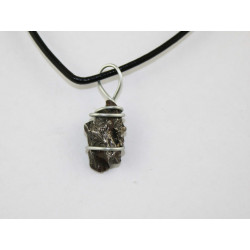 Collier pendentif météorite...