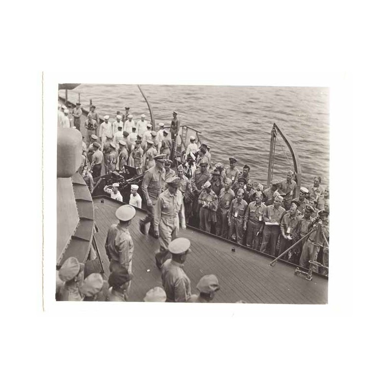 WWII Photo la reddition des Japonais 1945  ( 029 )