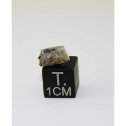 Talon de Météorite Lunaire NWA 14798 dans une boite Feld Breccia (Algérie - 0.49 gramme - 003 **)