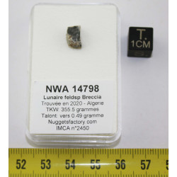 Talon de Météorite Lunaire NWA 14798 dans une boite Feld Breccia (Algérie - 0.49 gramme - 003 **)
