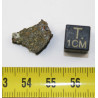 Tranche de météorite NWA 13543 dans une boite - Chondrite carbonée CV3 (NWA -  0.82 gramme - 001 **)