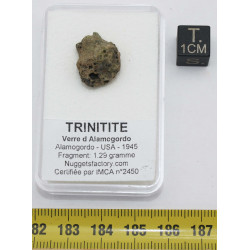 Fragment de trinitite dans...