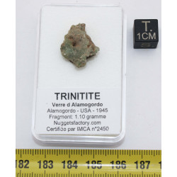 Fragment de trinitite dans...