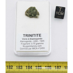 Fragment de trinitite dans...