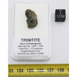 Fragment de trinitite dans...