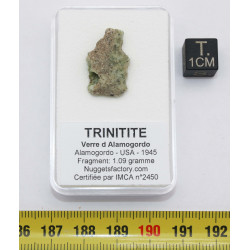 Fragment de trinitite dans...