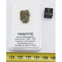 Fragment de trinitite dans...