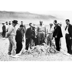 Fragment de trinitite dans une boîte - Verre d Alamogordo (USA - 0.90 gramme - 092*)