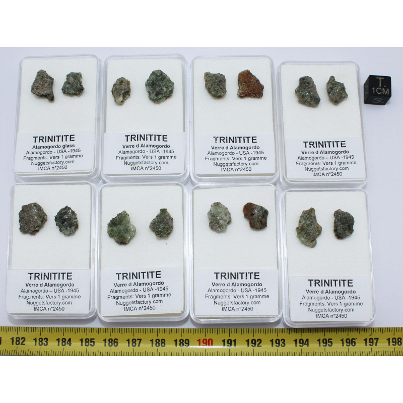 lot de 2 Fragments de trinitite dans une boîte - Verre d Alamogordo ( USA - 1.0 gramme )