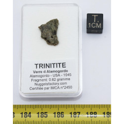 Fragment de trinitite dans une boîte - Verre d Alamogordo (USA - 0.82 gramme - 059*)