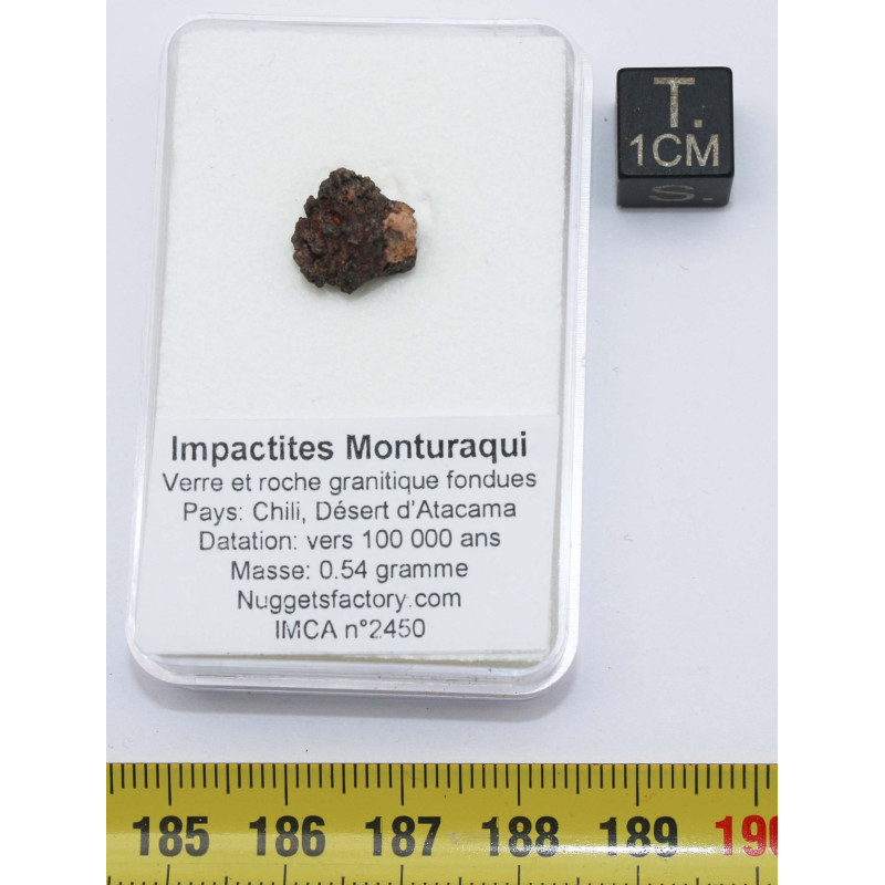 Impactite du cratère de Monturaqui dans une boite (Chili - 0.54 gramme - 003 **)