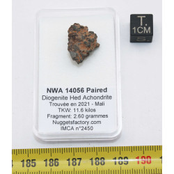 NWA 14056 Paired Achondrite HED Diogénite dans une boite (2.60 grammes - 010 **)