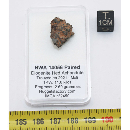NWA 14056 Paired Achondrite HED Diogénite dans une boite (2.60 grammes - 010 **)