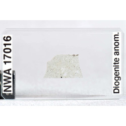 Lame mince de météorite NWA 17016 - Achondrite Diogénite, anormale (NWA - 052**)