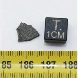 Tranche de Météorite NWA 15016 dans une boite - Martienne Ach Shergottite (Algérie - 0.298 gramme - 025 **)