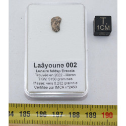 Météorite Lunaire Laâyoune 002 dans une boite Feld Breccia (Maroc - 0.202 gramme - 053**)