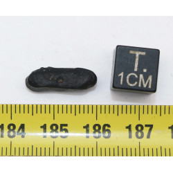 Tectite Atacamaite dans une boite (Chili - 0.80 gramme - 007 **)