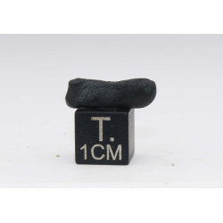 Tectite Atacamaite dans une boite (Chili - 0.80 gramme - 007 **)