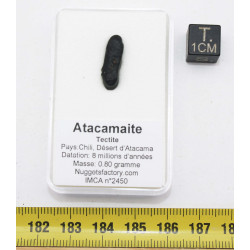 Tectite Atacamaite dans une boite (Chili - 0.80 gramme - 007 **)