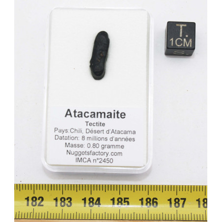 Tectite Atacamaite dans une boite (Chili - 0.80 gramme - 007 **)