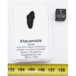Tectite Atacamaite dans une boite (Chili - 0.85 gramme - 008 **)
