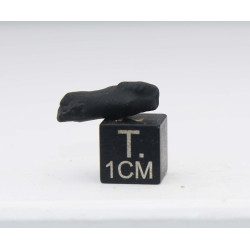 Tectite Atacamaite dans une boite (Chili - 0.85 gramme - 008 **)
