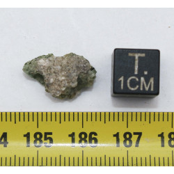 Fragment de trinitite dans une boîte - Verre d Alamogordo (USA - 0.80 gramme - 094*)