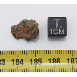 NWA 14056 Paired Achondrite HED Diogénite dans une boite (1.85 gramme - 011 **)