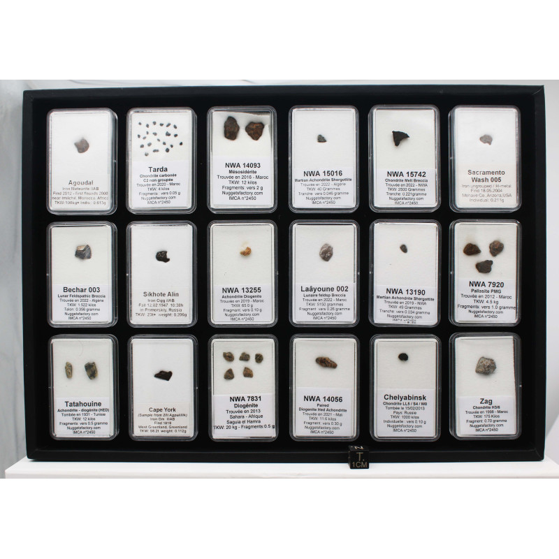 Collection de 18 météorites dans des boites avec un plateau  de collection ( 003 ** )