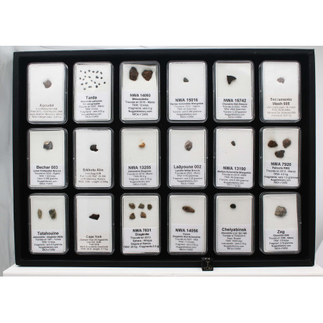 Collection de 18 météorites dans des boites avec un plateau  de collection ( 003 ** )