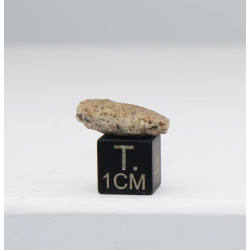 Fragment de trinitite dans une boîte - Verre d Alamogordo (USA - 0.80 gramme - 096*)