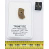 Fragment de trinitite dans une boîte - Verre d Alamogordo (USA - 0.80 gramme - 096*)