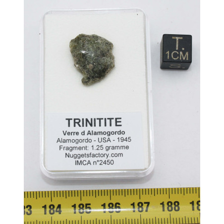 Fragment de trinitite dans une boîte - Verre d Alamogordo (USA - 1.25 grammes - 098*)