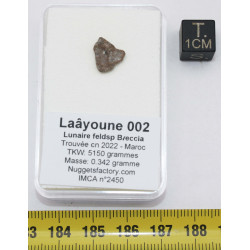 Météorite lunaire Laâyoune 002 dans une boite Feld Breccia (Maroc - 0.342 gramme 060**)