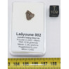 Météorite lunaire Laâyoune 002 dans une boite Feld Breccia (Maroc - 0.342 gramme 060**)
