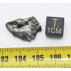 Météorite Campo del Cielo type Cristal dans une boite (Argentine - 4.35 grammes - 083**)