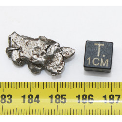 Météorite Campo del Cielo type Cristal dans une boite (Argentine - 6.15 grammes - 085**)