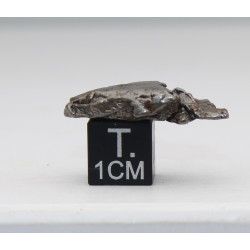 Météorite Campo del Cielo type Cristal dans une boite (Argentine - 6.15 grammes - 085**)