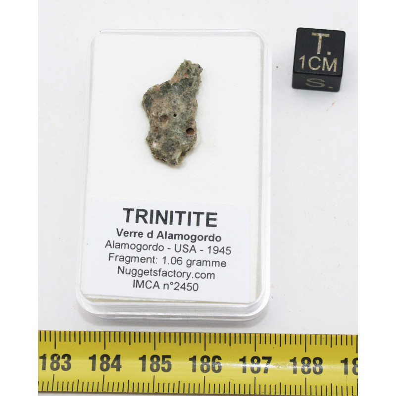 Fragment de trinitite dans une boîte - Verre d Alamogordo (USA - 1.06 grammes - 101*)