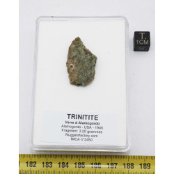 Fragment de trinitite dans une boîte - Verre d Alamogordo (USA - 3.20 grammes - 102*)