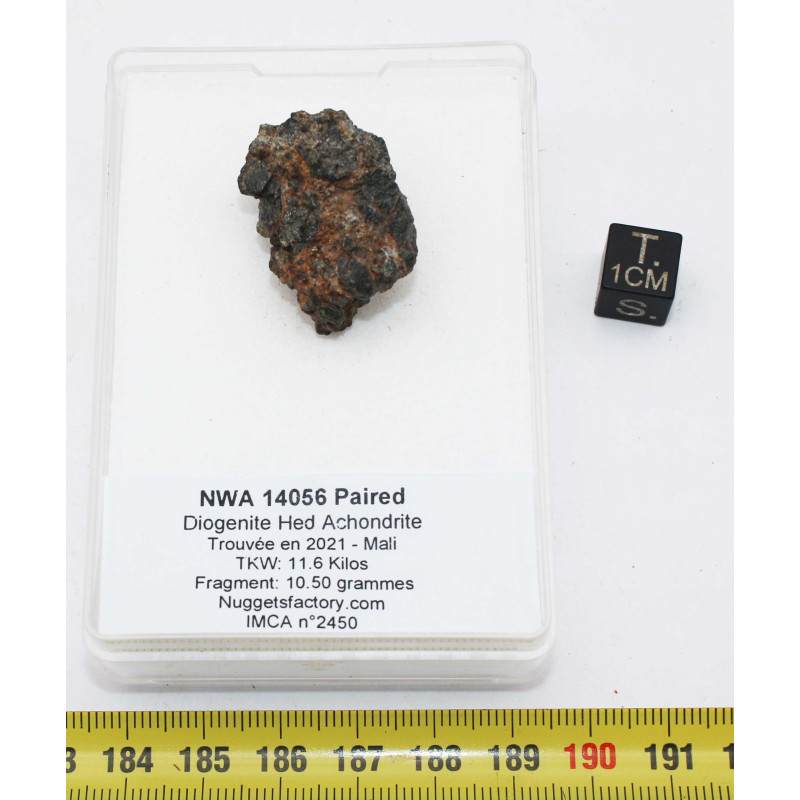 NWA 14056 Paired Achondrite HED Diogénite dans une boite (10.5 grammes - 013 **)