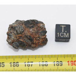 NWA 14056 Paired Achondrite HED Diogénite dans une boite (10.5 grammes - 013 **)