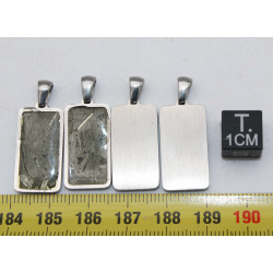 Collier pendentif météorite Aletaï dans une boite avec un cordon en cuir (Chine - 042 **)