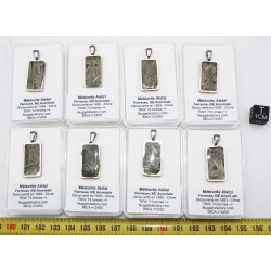 Collier pendentif météorite Aletaï dans une boite avec un cordon en cuir (Chine - 042 **)